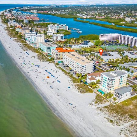 Gulf Coast Gem Private Condo - 2Bed, 1Bath, Sleeps 6, Across The Street From Beach & Gulf, Game Room, Pool Клеруотер-Бич Экстерьер фото