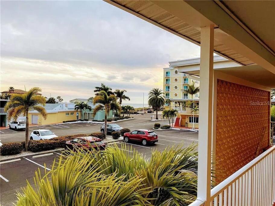 Gulf Coast Gem Private Condo - 2Bed, 1Bath, Sleeps 6, Across The Street From Beach & Gulf, Game Room, Pool Клеруотер-Бич Экстерьер фото