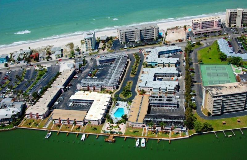 Gulf Coast Gem Private Condo - 2Bed, 1Bath, Sleeps 6, Across The Street From Beach & Gulf, Game Room, Pool Клеруотер-Бич Экстерьер фото