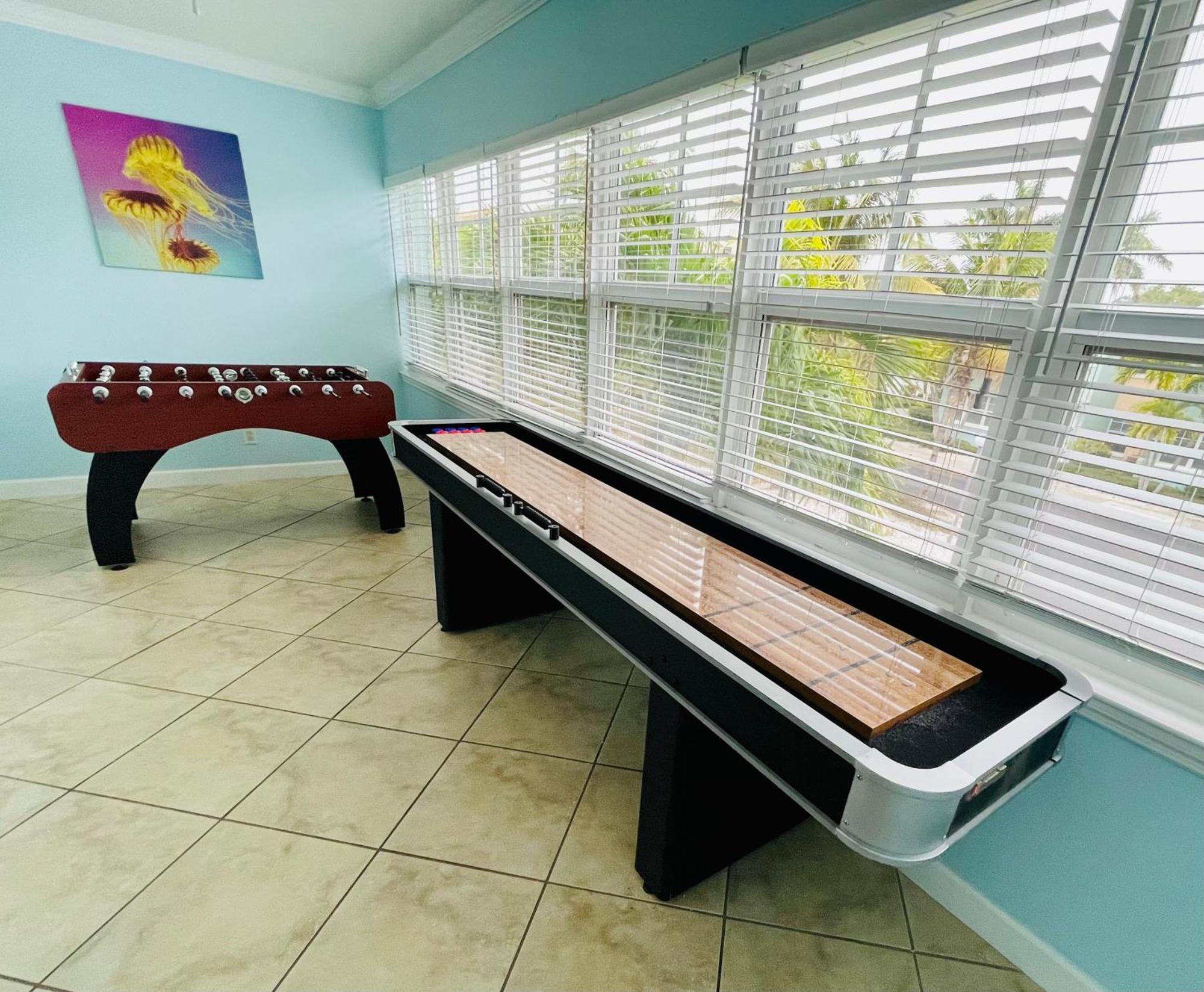 Gulf Coast Gem Private Condo - 2Bed, 1Bath, Sleeps 6, Across The Street From Beach & Gulf, Game Room, Pool Клеруотер-Бич Экстерьер фото